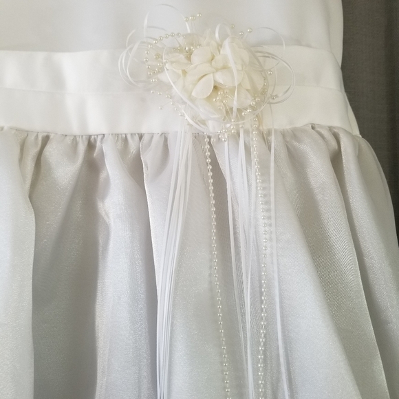 Butterflyscc | White Dress - Picture 4 of 9